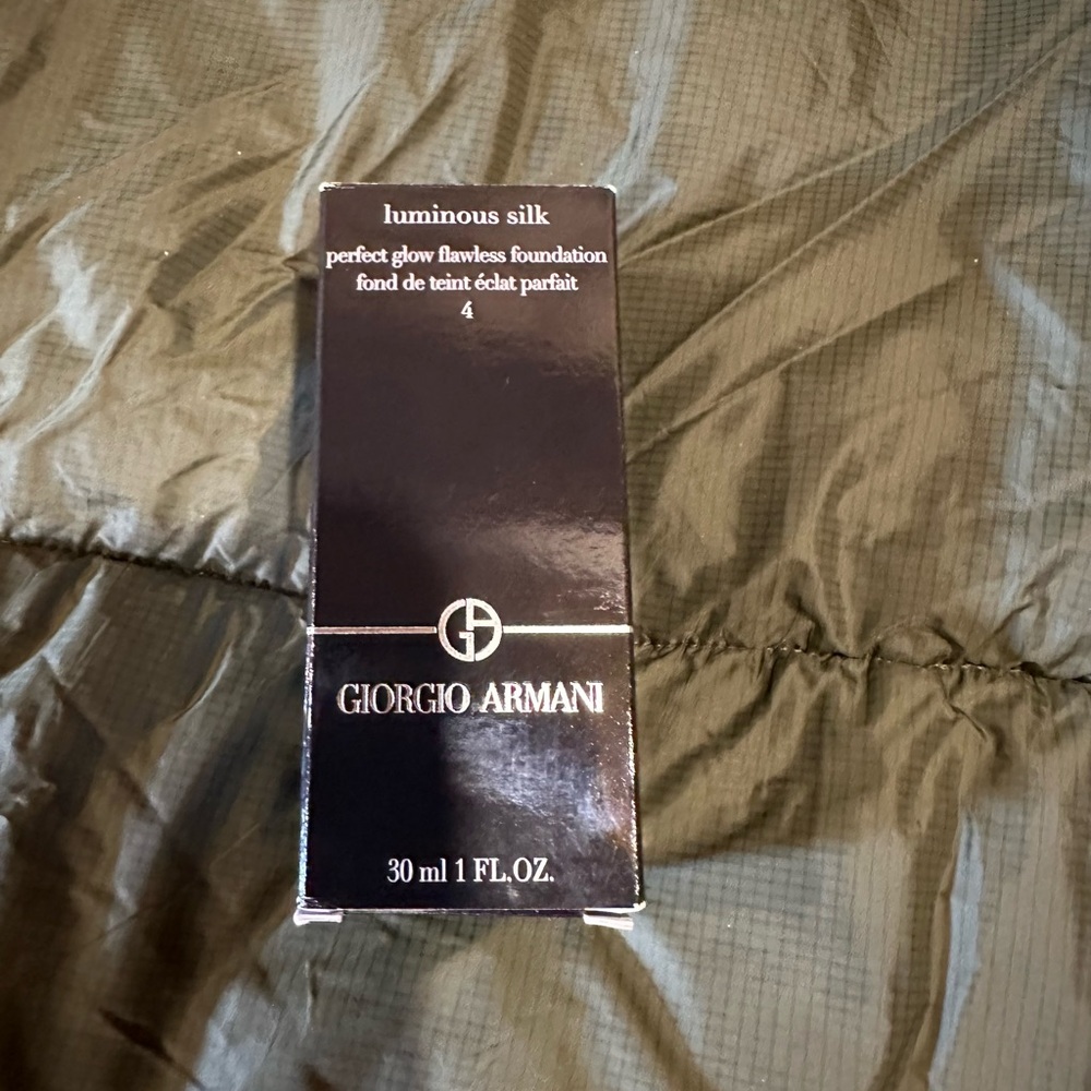 Giorgio Armani Luminous Silk Foundation Shade 4